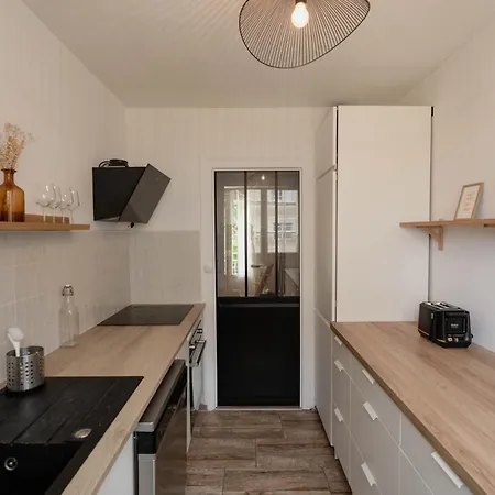 T3 Lumineux Avec Balcon Et Parking, 6 Pers, Proce Nantes